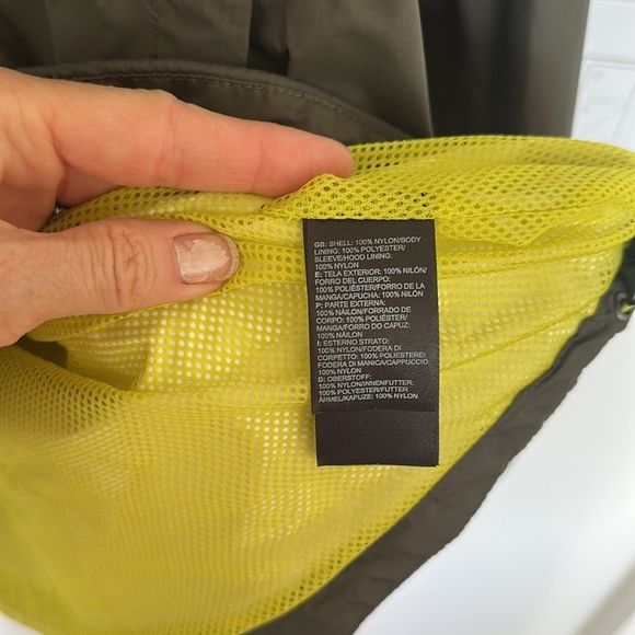 EUC The North Face Resolve Windbreaker Rain Hooded Men's Jacket Zip size medium - Picture 6 of 9